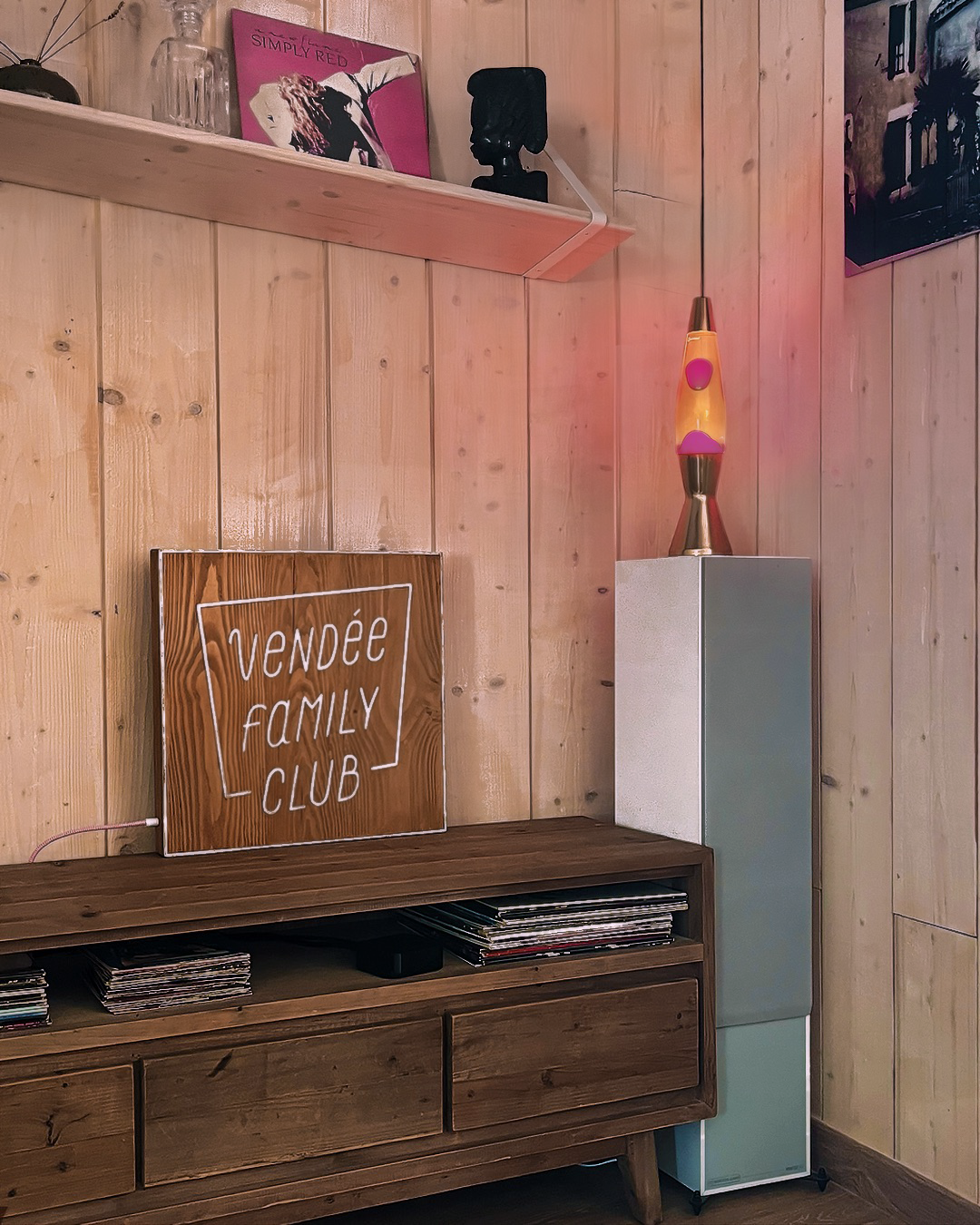 neon-bois-massif-recycle-allume-interieur-la-vie-est-une-fete-commande-personnalisee-hypsolite_04